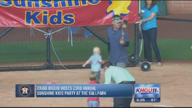 Biggio hosts Sunshine Kids at Minute Maid Park